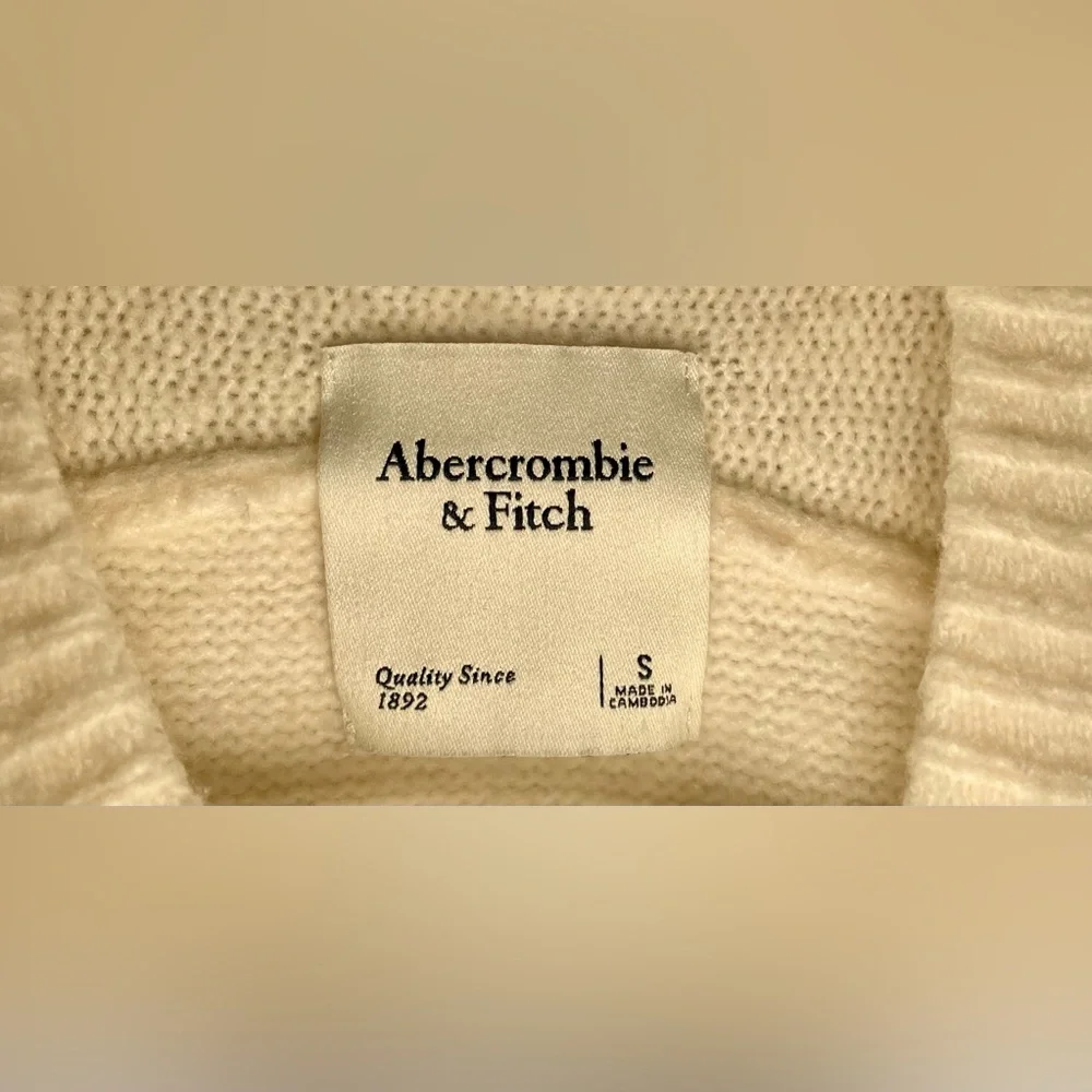 Abercrombie and Fitch Sweater - Picture 3 of 4
